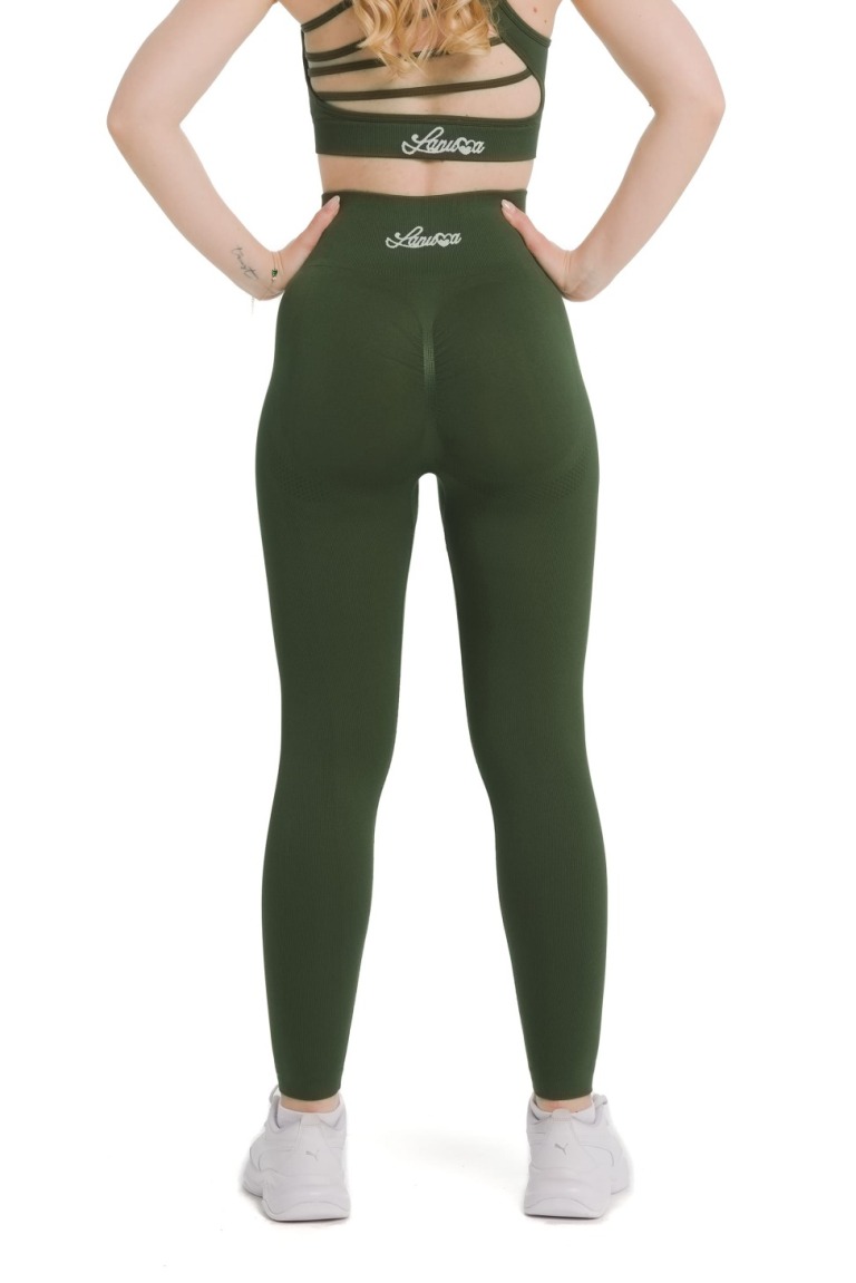 Bezszwowe legginsy Lanuma Pure w zielonym kolorze Silva z wysokim stanem i efektem push-up. Wyjątkowo elastyczny materiał seamless pięknie podkreśla sylwetkę i zapewnia idealne dopasowanie.