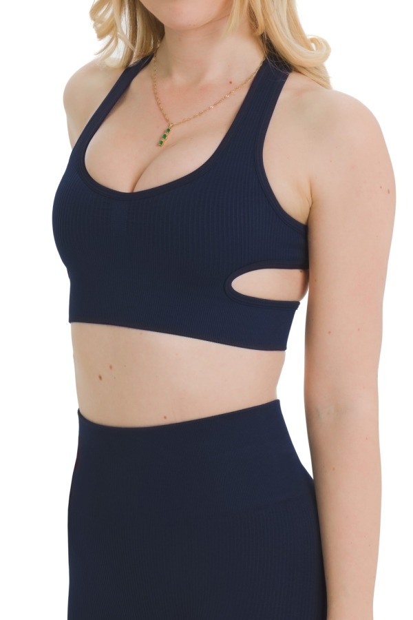 Lanuma Luxe varrás nélküli top navy színben kényelmes és testhezálló érzetet nyújt. A puha seamless anyag mozgás közben is tökéletesen alkalmazkodik a testhez. Lanuma Luxe varrás nélküli top navy színben kényelmes és testhezálló érzetet nyújt. A puha seamless anyag mozgás közben is tökéletesen alkalmazkodik a testhez.
