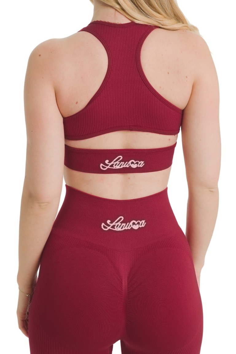 Lanuma Luxe varrás nélküli top piros színben elegáns megjelenést és kényelmes illeszkedést kínál. A rugalmas seamless anyag egész nap kellemes érzetet biztosít.