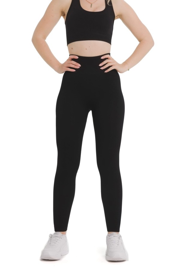 Lanuma Pure varrás nélküli leggings fekete színben, magas derékkal és push-up hatással. A rugalmas seamless anyag kényelmes illeszkedést biztosít és szépen kiemeli az alakot. Lanuma Pure varrás nélküli leggings fekete színben, magas derékkal és push-up hatással. A rugalmas seamless anyag kényelmes illeszkedést biztosít és szépen kiemeli az alakot.
