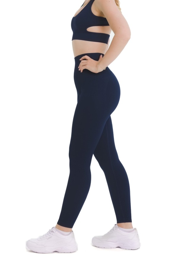Lanuma Luxe bešavne tajice u navy boji s visokim strukom i push-up efektom. Rastezljiv seamless materijal pruža udobno pristajanje tijekom svakodnevnog nošenja ili treninga. Lanuma Luxe bešavne tajice u navy boji s visokim strukom i push-up efektom. Rastezljiv seamless materijal pruža udobno pristajanje tijekom svakodnevnog nošenja ili treninga.