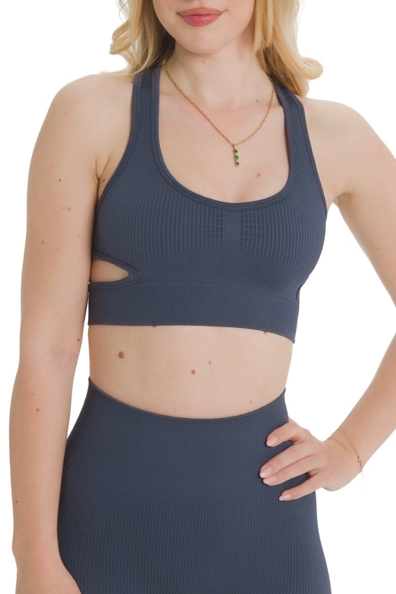 Lanuma Luxe brezšivni top v cielo barvi združuje udobje, raztegljivost in moderen videz. Seamless material se lepo prilagaja telesu in omogoča prijetno nošenje.