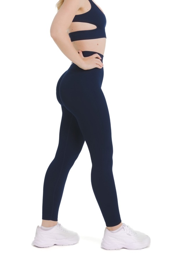 Lanuma Luxe brezšivne pajkice v navy barvi z visokim pasom in push-up učinkom. Raztegljiv seamless material zagotavlja udobno prileganje pri vsakodnevnem nošenju ali treningu. Lanuma Luxe brezšivne pajkice v navy barvi z visokim pasom in push-up učinkom. Raztegljiv seamless material zagotavlja udobno prileganje pri vsakodnevnem nošenju ali treningu.