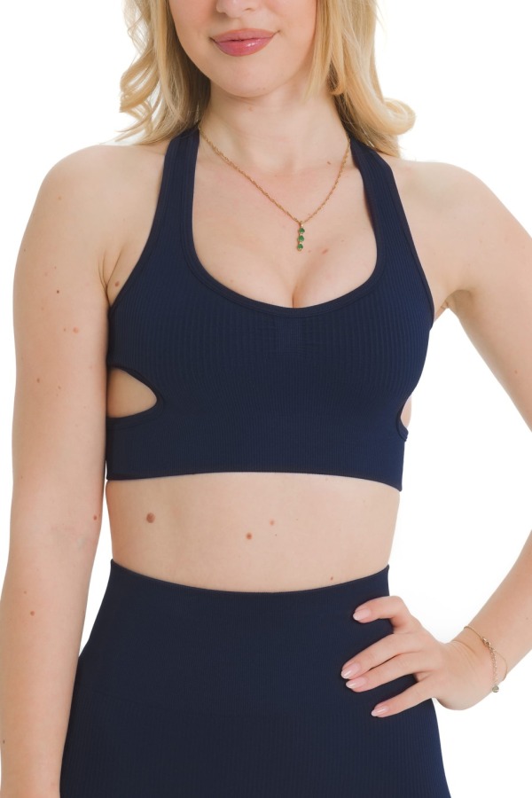 Lanuma Luxe brezšivni top v navy barvi nudi oprijet in udoben občutek pri nošenju. Mehka seamless tkanina omogoča popolno prilagajanje telesu med gibanjem. Lanuma Luxe brezšivni top v navy barvi nudi oprijet in udoben občutek pri nošenju. Mehka seamless tkanina omogoča popolno prilagajanje telesu med gibanjem.