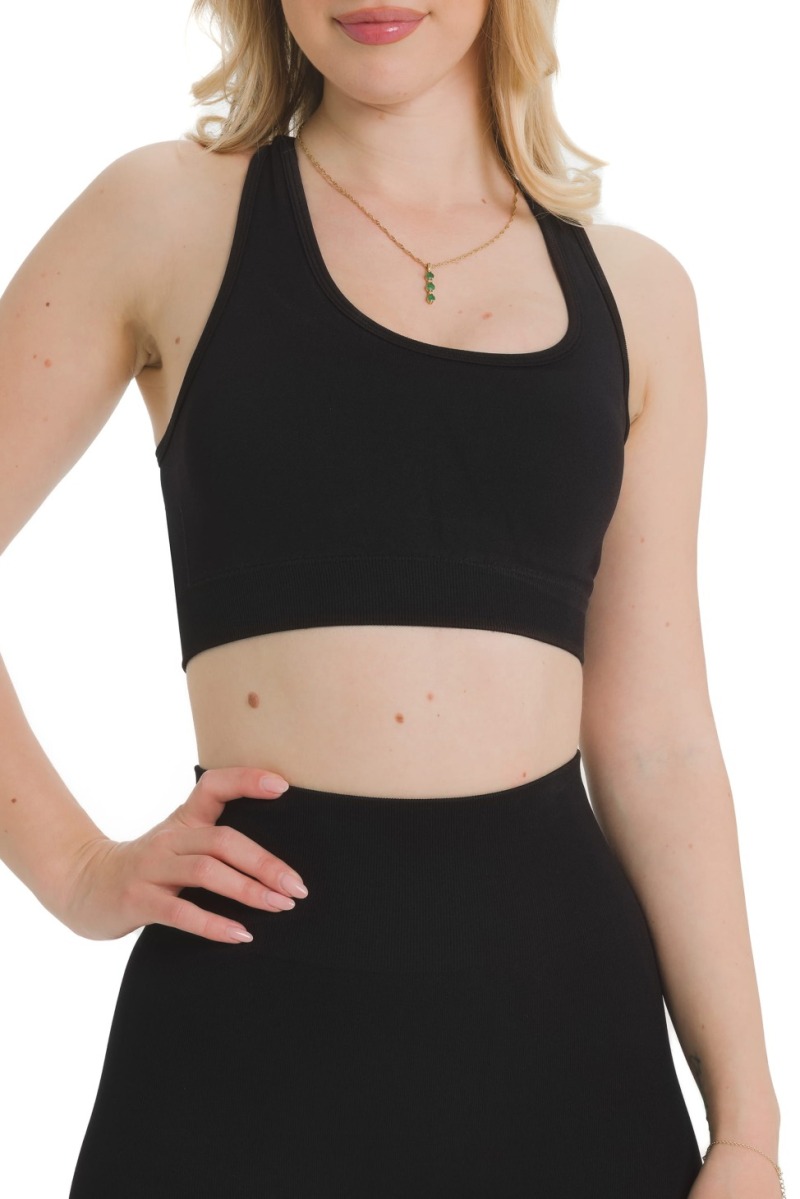 Lanuma Pure brezšivni top v črni barvi zagotavlja udobno in oprijeto prileganje. Raztegljiv seamless material omogoča prijeten občutek med treningom ali vsakodnevnim nošenjem.