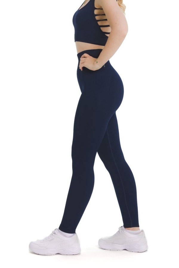 Lanuma Pure brezšivne pajkice v navy barvi z visokim pasom in push-up učinkom. Elastičen seamless material zagotavlja oprijet občutek in udobje pri vsakodnevnem nošenju ali treningu. Lanuma Pure brezšivne pajkice v navy barvi z visokim pasom in push-up učinkom. Elastičen seamless material zagotavlja oprijet občutek in udobje pri vsakodnevnem nošenju ali treningu.