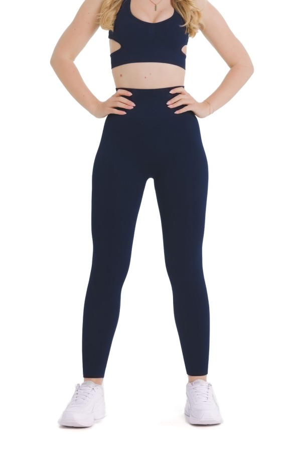 Lanuma Luxe bezešvé legíny v navy barvě s vysokým pasem a push-up efektem. Pružný seamless materiál zajišťuje pohodlné nošení při každodenním nošení i tréninku. Lanuma Luxe bezešvé legíny v navy barvě s vysokým pasem a push-up efektem. Pružný seamless materiál zajišťuje pohodlné nošení při každodenním nošení i tréninku.