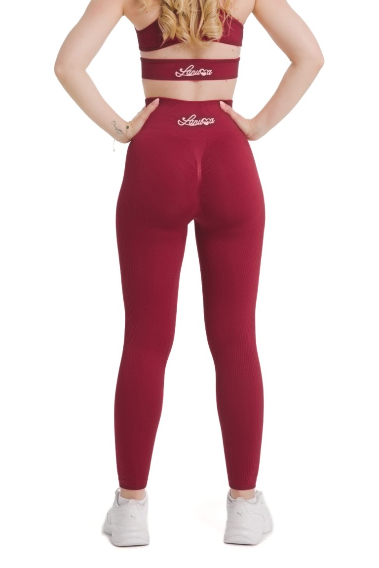 Lanuma Luxe bezešvé legíny v červené barvě s vysokým pasem a push-up efektem. Elastický seamless materiál krásně zvýrazní postavu a poskytuje celodenní pohodlí.
