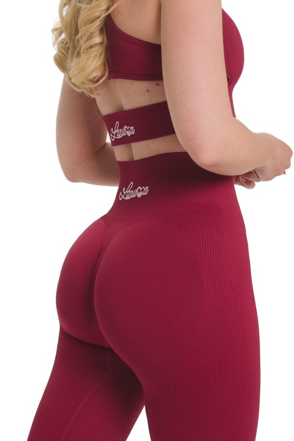 Lanuma Luxe bezešvý top v červené barvě spojuje elegantní vzhled a pohodlné přizpůsobení. Pružný seamless materiál zajišťuje příjemný pocit po celý den. Lanuma Luxe bezešvý top v červené barvě spojuje elegantní vzhled a pohodlné přizpůsobení. Pružný seamless materiál zajišťuje příjemný pocit po celý den.