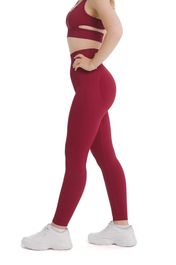 Lanuma Luxe bezšvové legíny v červenej farbe s vysokým pásom a push-up efektom. Elastický seamless materiál krásne zvýrazní postavu a poskytuje celodenné pohodlie. Lanuma Luxe bezšvové legíny v červenej farbe s vysokým pásom a push-up efektom. Elastický seamless materiál krásne zvýrazní postavu a poskytuje celodenné pohodlie.