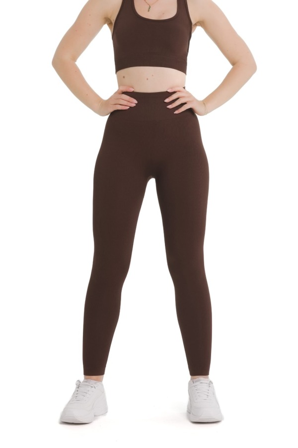 Lanuma Pure bezšvové legíny v hnedej farbe s vysokým pásom a push-up efektom. Mäkký seamless materiál sa dokonale prispôsobí telu a poskytuje celodenné pohodlie. Lanuma Pure bezšvové legíny v hnedej farbe s vysokým pásom a push-up efektom. Mäkký seamless materiál sa dokonale prispôsobí telu a poskytuje celodenné pohodlie.