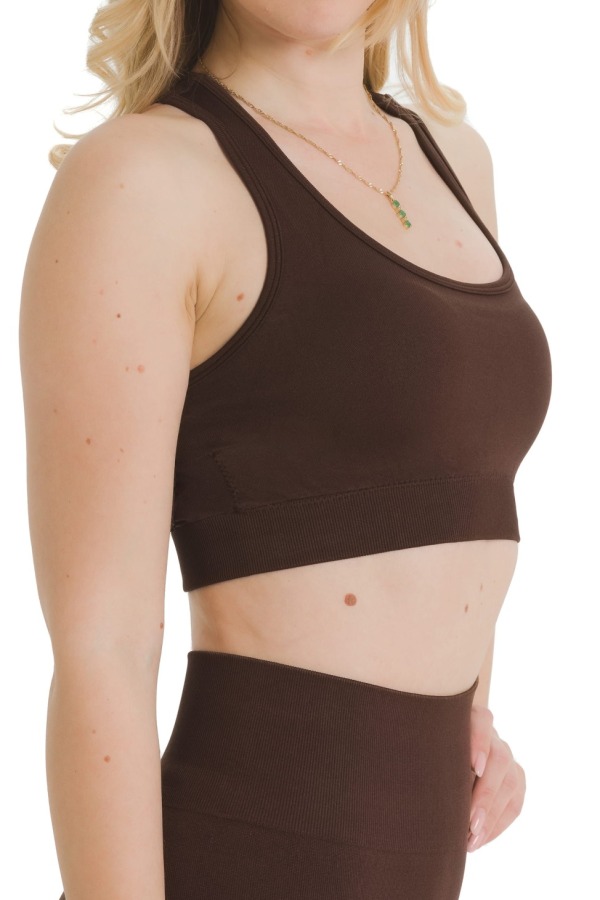 Lanuma Pure bezšvový top v hnedej farbe spája elegantný vzhľad a pohodlné prispôsobenie. Mäkký seamless materiál sa krásne prispôsobí telu a poskytuje maximálne pohodlie. Lanuma Pure bezšvový top v hnedej farbe spája elegantný vzhľad a pohodlné prispôsobenie. Mäkký seamless materiál sa krásne prispôsobí telu a poskytuje maximálne pohodlie.