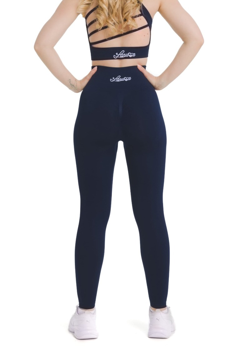 Lanuma Pure bezšvové legíny v navy farbe s vysokým pásom a push-up efektom. Elastický seamless materiál poskytuje priliehavý pocit a pohodlie pri každodennom nosení aj tréningu.